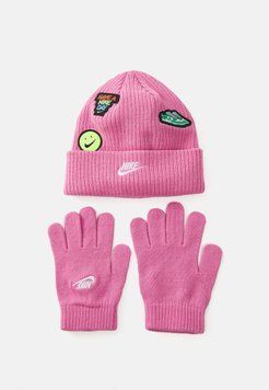 Шапка і рукавички Nike Patch Peak Beanie Set 8A3135-ACG 8A3135-ACG фото